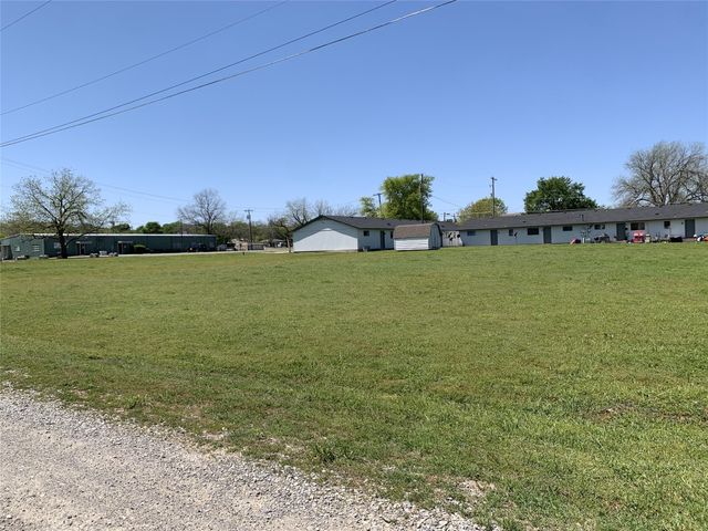 202 S Broadway Street, Bells, TX 75414