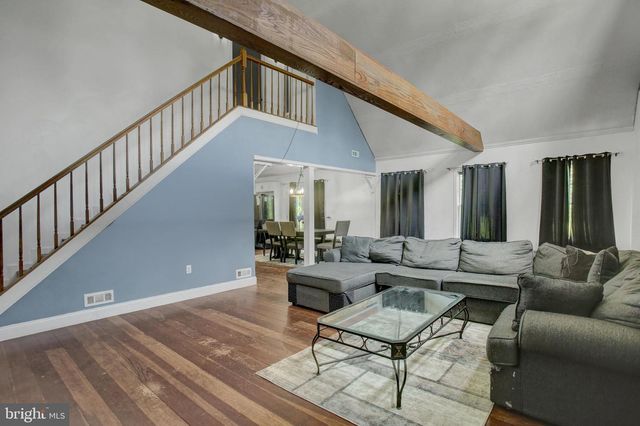10 W FAIRVIEW AVENUE, Mercersburg, PA 17236