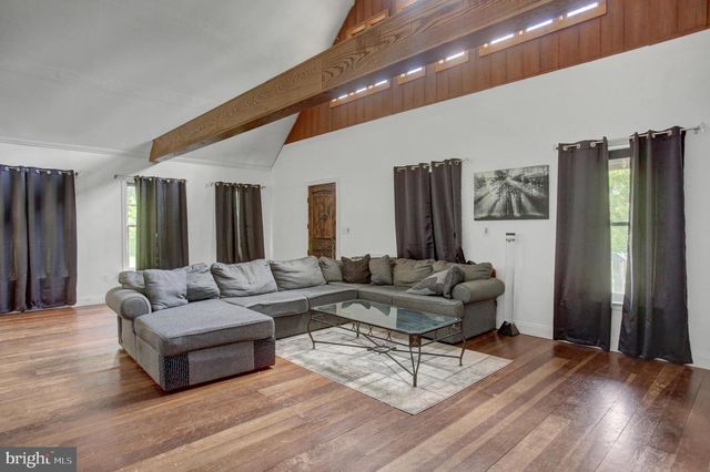 10 W FAIRVIEW AVENUE, Mercersburg, PA 17236