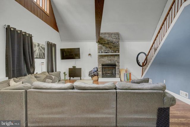 10 W FAIRVIEW AVENUE, Mercersburg, PA 17236