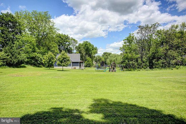 10 W FAIRVIEW AVENUE, Mercersburg, PA 17236