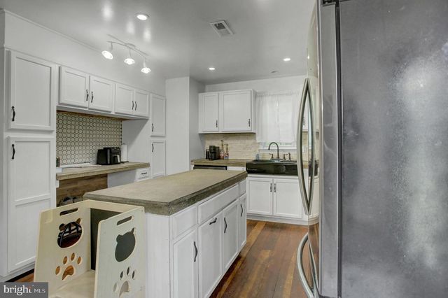 10 W FAIRVIEW AVENUE, Mercersburg, PA 17236