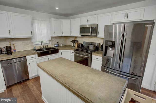 10 W FAIRVIEW AVENUE, Mercersburg, PA 17236