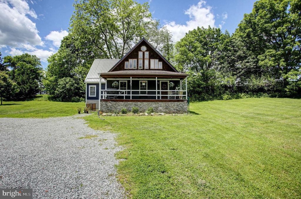 10 W FAIRVIEW AVENUE, Mercersburg, PA 17236