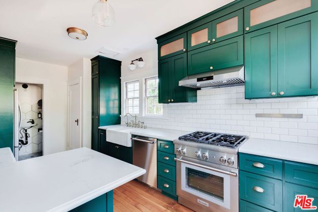 1005 W Kensington Road, Los Angeles, CA 90026