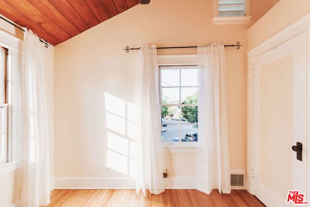 1005 W Kensington Road, Los Angeles, CA 90026