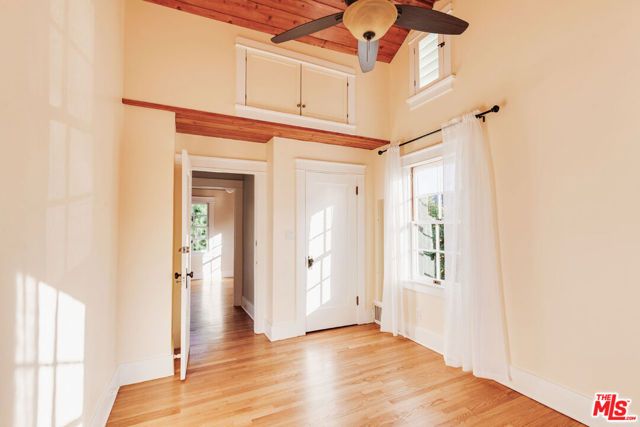 1005 W Kensington Road, Los Angeles, CA 90026