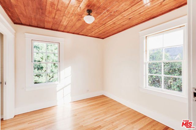 1005 W Kensington Road, Los Angeles, CA 90026