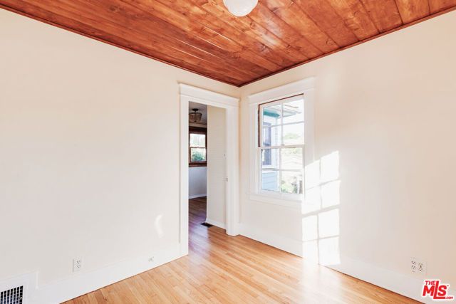1005 W Kensington Road, Los Angeles, CA 90026