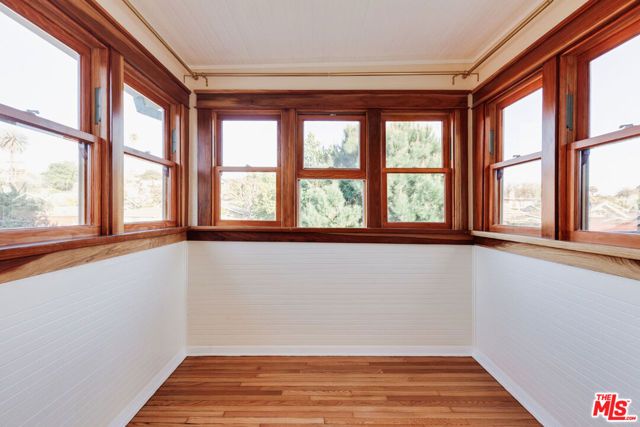 1005 W Kensington Road, Los Angeles, CA 90026