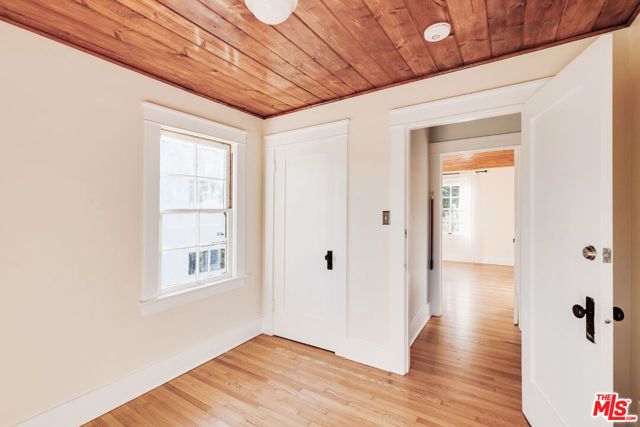 1005 W Kensington Road, Los Angeles, CA 90026
