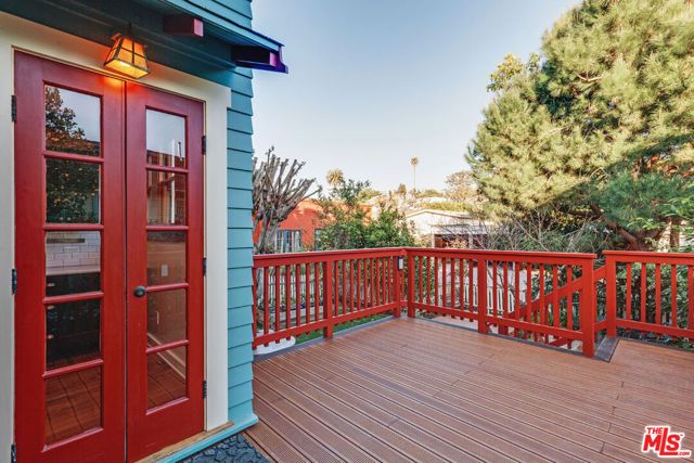 1005 W Kensington Road, Los Angeles, CA 90026