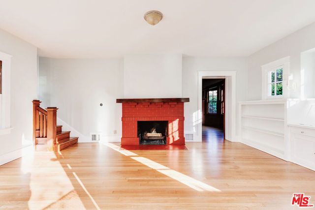 1005 W Kensington Road, Los Angeles, CA 90026