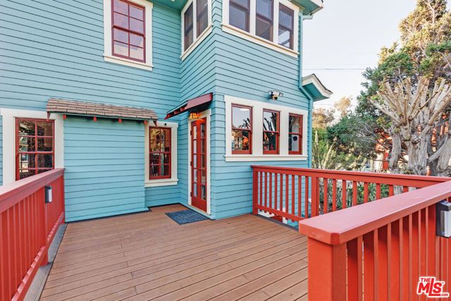 1005 W Kensington Road, Los Angeles, CA 90026