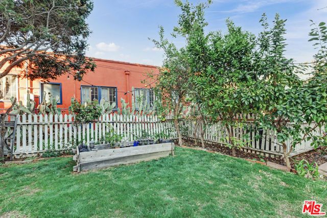 1005 W Kensington Road, Los Angeles, CA 90026