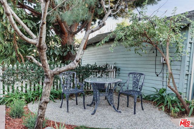 1005 W Kensington Road, Los Angeles, CA 90026