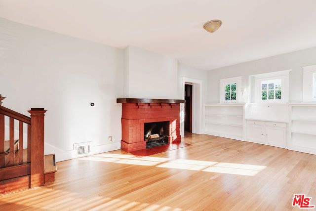 1005 W Kensington Road, Los Angeles, CA 90026