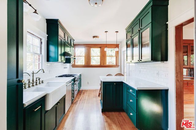 1005 W Kensington Road, Los Angeles, CA 90026