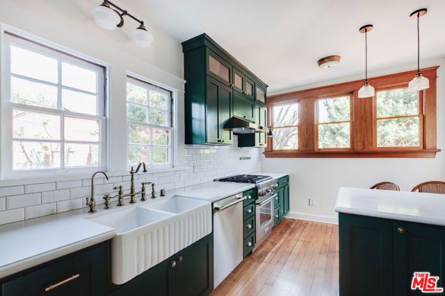 1005 W Kensington Road, Los Angeles, CA 90026