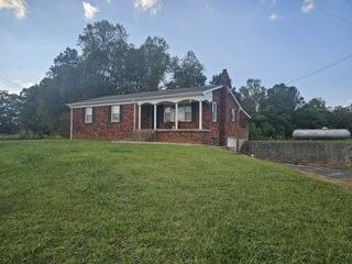 1077 Rock Ave, Palmer, TN 37365