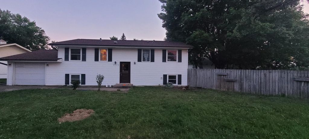 8026 Hynes Avenue S, Cottage Grove, MN 55016
