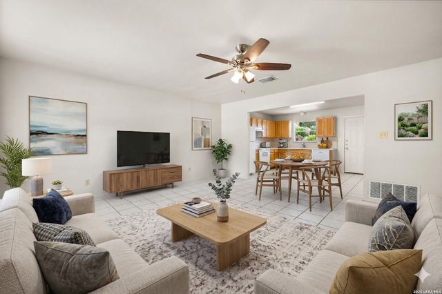 1118 W Goodwin, Pleasanton, TX 78064