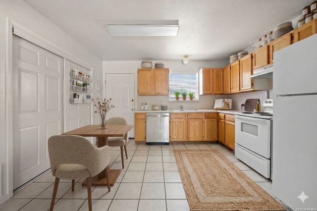 1118 W Goodwin, Pleasanton, TX 78064