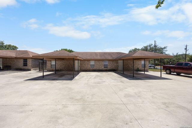 1118 W Goodwin, Pleasanton, TX 78064