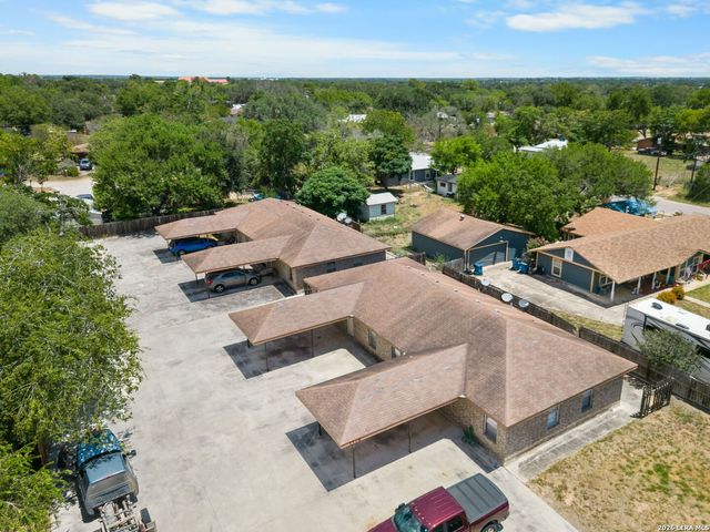 1118 W Goodwin, Pleasanton, TX 78064