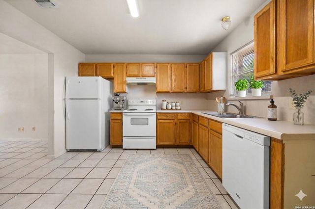 1118 W Goodwin, Pleasanton, TX 78064