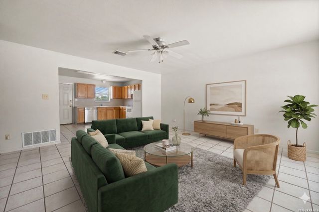 1118 W Goodwin, Pleasanton, TX 78064