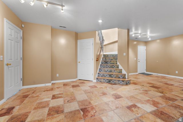 1447 E EDGECLIFF DR, Sandy, UT 84092