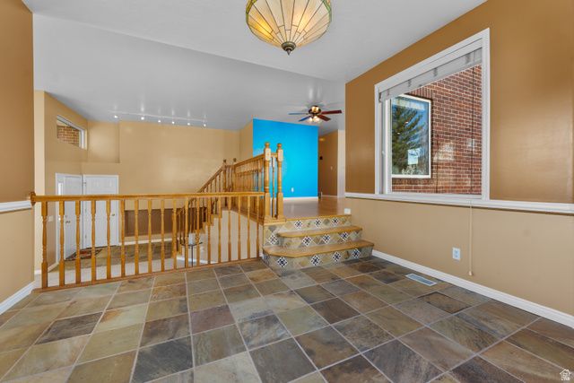 1447 E EDGECLIFF DR, Sandy, UT 84092