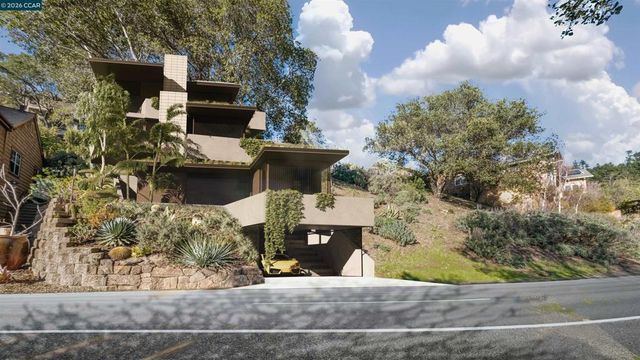 7033 Buckingham Blvd, Berkeley, CA 94705