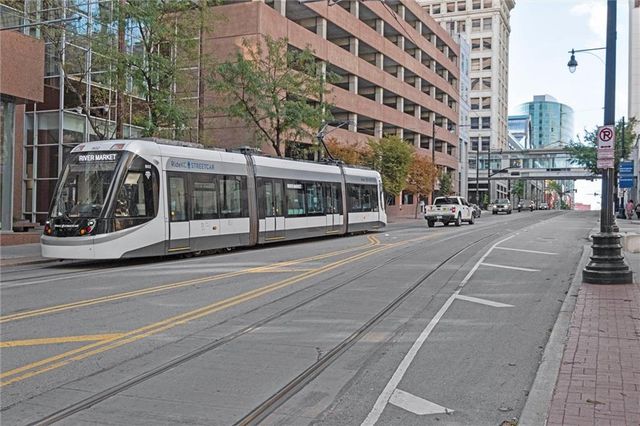 21 W 10th Street 7D, Kansas City, MO 64105