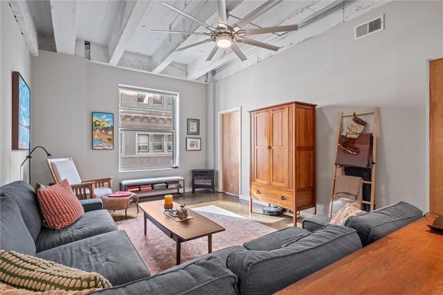 21 W 10th Street 7D, Kansas City, MO 64105