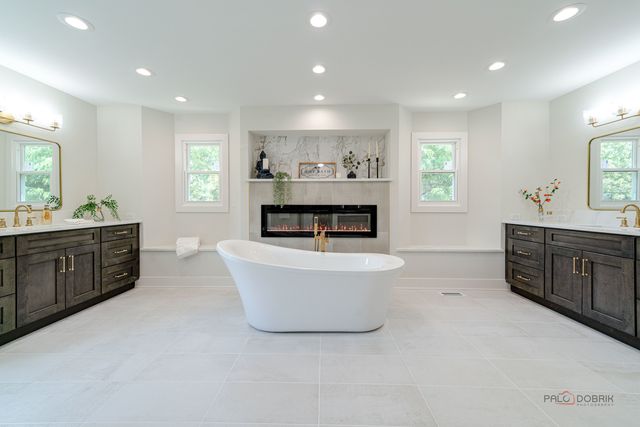 408 W Foxdale Lane, Arlington Heights, IL 60004