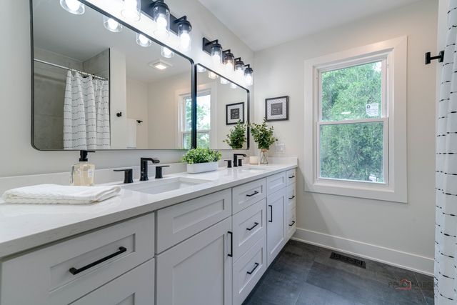 408 W Foxdale Lane, Arlington Heights, IL 60004