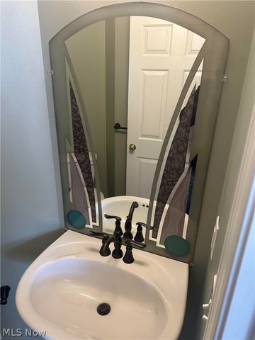 82 Stonesthrow Drive, Berea, OH 44017