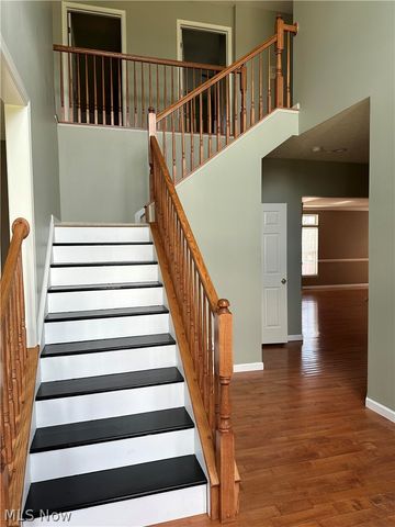 82 Stonesthrow Drive, Berea, OH 44017