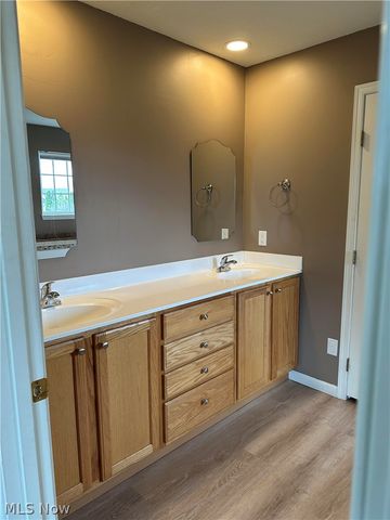 82 Stonesthrow Drive, Berea, OH 44017