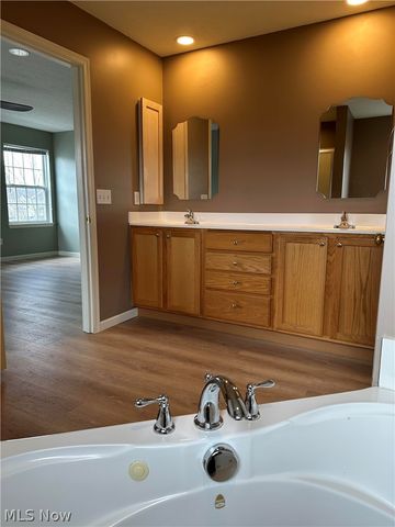 82 Stonesthrow Drive, Berea, OH 44017