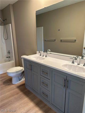 82 Stonesthrow Drive, Berea, OH 44017