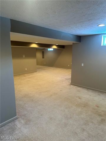 82 Stonesthrow Drive, Berea, OH 44017