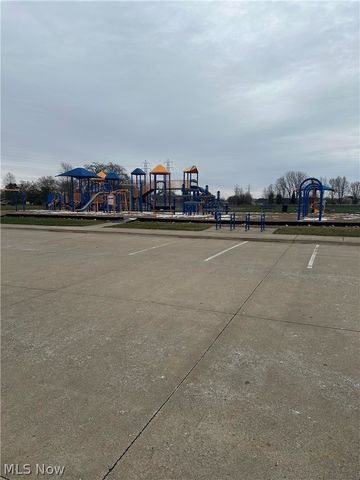82 Stonesthrow Drive, Berea, OH 44017