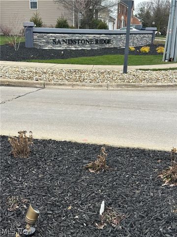 82 Stonesthrow Drive, Berea, OH 44017