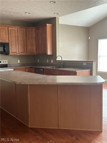 82 Stonesthrow Drive, Berea, OH 44017