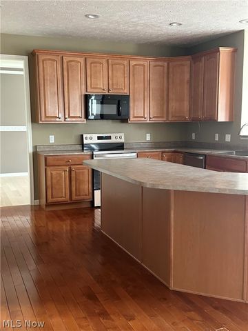 82 Stonesthrow Drive, Berea, OH 44017