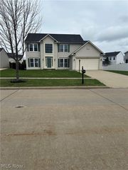 82 Stonesthrow Drive, Berea, OH 44017