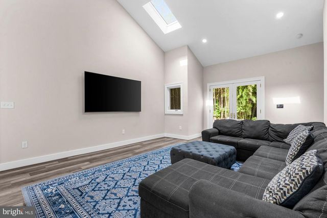 1316 ALPS DR, Mclean, VA 22102